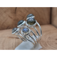 Echt zilveren ring met Labradoriet open gewerkt.