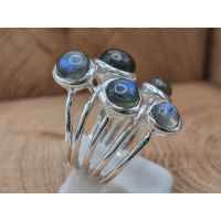 Echt zilveren ring met Labradoriet open gewerkt.