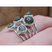 Echt zilveren ring met Labradoriet open gewerkt.