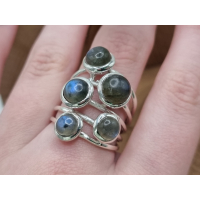 Echt zilveren ring met Labradoriet open gewerkt.