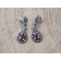 Echt zilveren oorbel hanger met Robijn en Marcasiet