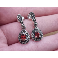 Echt zilveren oorbel hanger met Robijn en Marcasiet