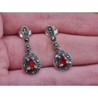 Echt zilveren oorbel hanger met Robijn en Marcasiet