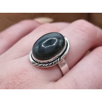 Echt zilveren ring met labradoriet bewerkte rand