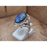 Echt zilveren ring met labradoriet en hartjes aan de zijkant