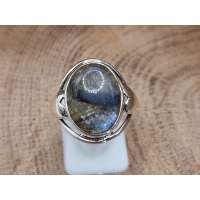 Echt zilveren ring met labradoriet en hartjes aan de zijkant