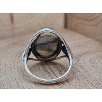 Echt zilveren ring met labradoriet en hartjes aan de zijkant