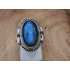 Echt zilveren ring met labradoriet bewerkte kas
