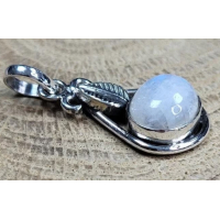 Echt zilveren hanger met Maansteen. 