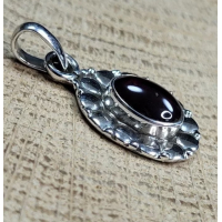 Echt zilveren hanger met Granaat.
