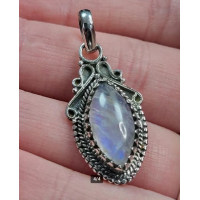 Echt zilveren hanger met Maansteen. 