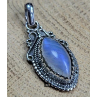 Echt zilveren hanger met Maansteen. 