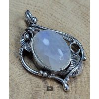 Echt zilveren hanger met Maansteen. 