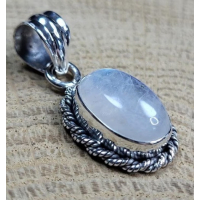 Echt zilveren hanger met Maansteen. 