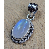 Echt zilveren hanger met Maansteen. 