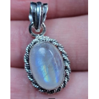 Echt zilveren hanger met Maansteen. 