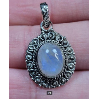 Echt zilveren hanger met Maansteen. 