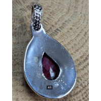 Echt zilveren ketting hanger met Robijn. 