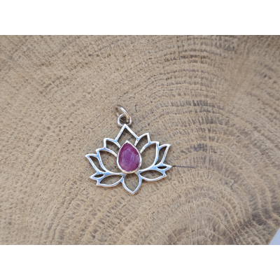 Echt zilveren lotus hanger met Robijn