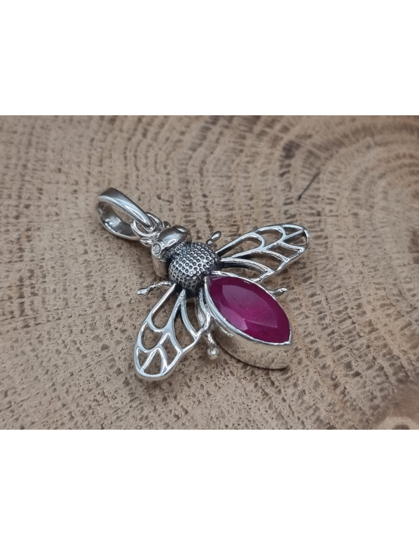 Echt zilveren Bij met robijn.