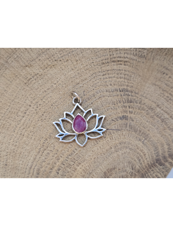 Echt zilveren lotus hanger met Robijn