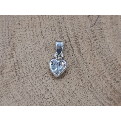Echt zilveren hartje met witte strass steen hanger.