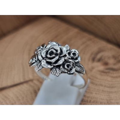 Echt zilveren ring met rozen. 