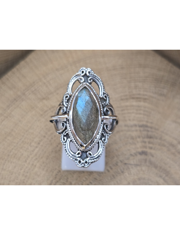 Echt zilveren ring met labradoriet. 