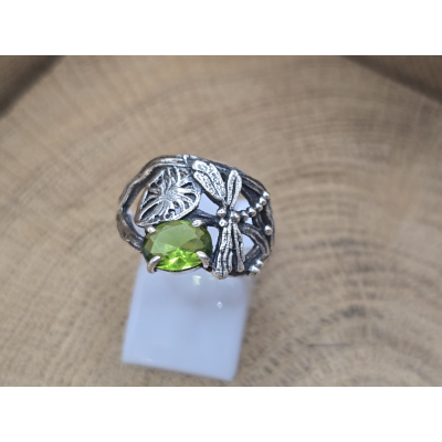 Echt zilveren ring met Peridoot en libel