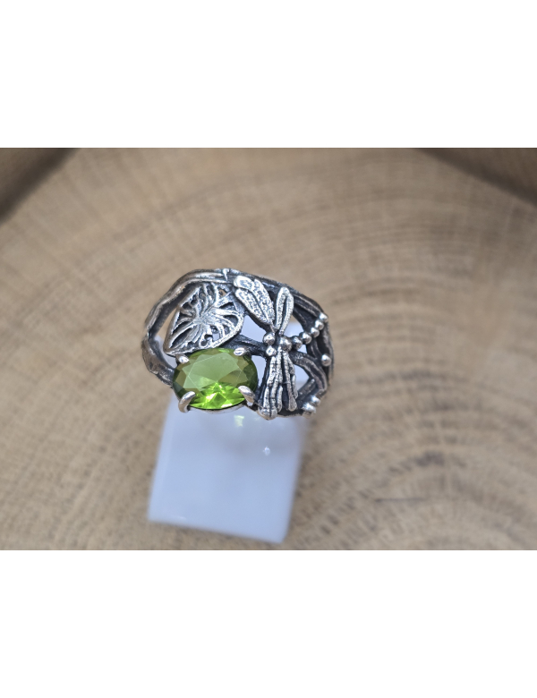 Echt zilveren ring met Peridoot en libel