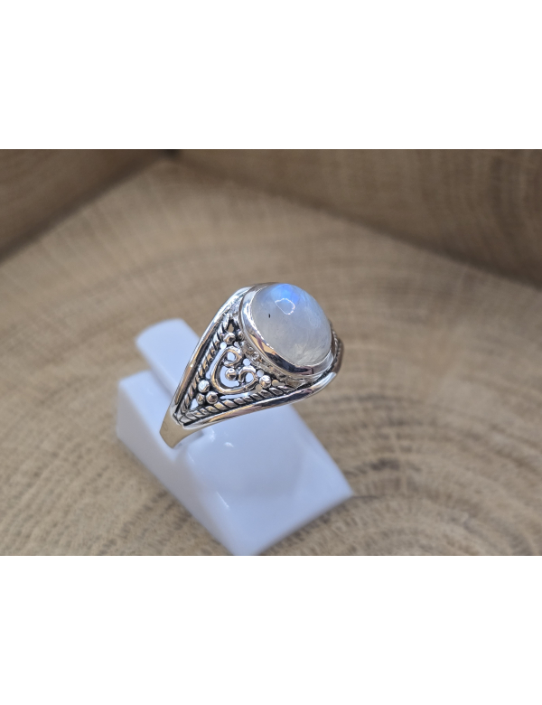 Echt zilveren ring met Maansteen