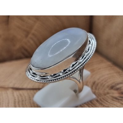 Echt zilveren ring met Maansteen.