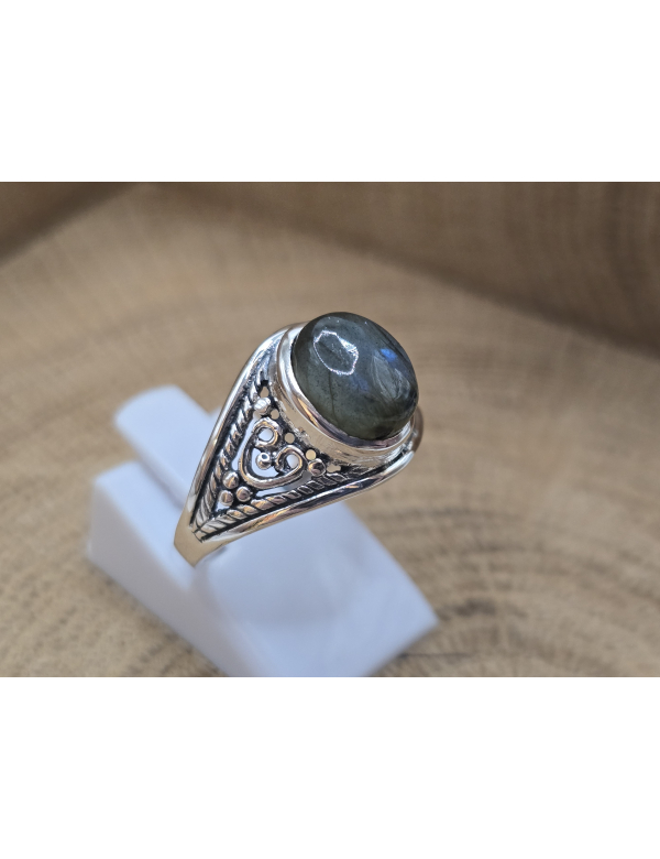 Echt zilveren ring met labradoriet. 