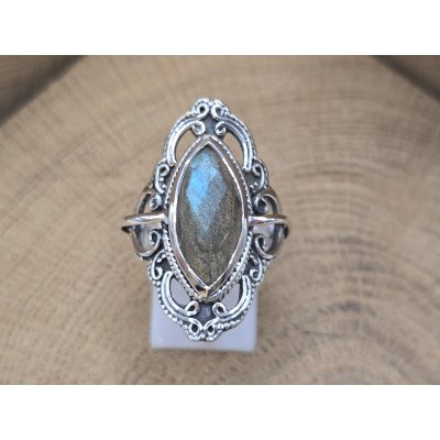 Echt zilveren ring met labradoriet. 