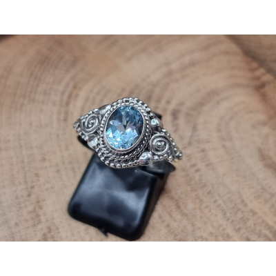 Echt zilveren ring met topaas