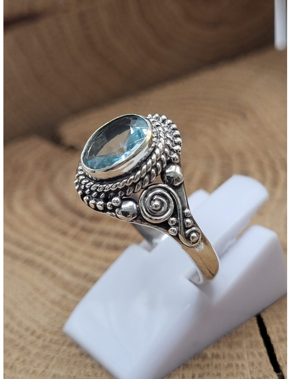 Echt zilveren Ring met Topaas maat 18