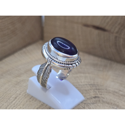 Echt zilveren ring met veer band en amethist steen