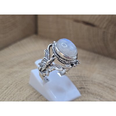 Echt zilveren ring met vlinder band en maansteen