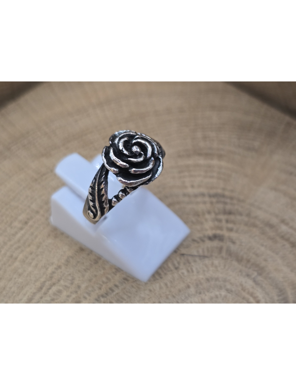 Echt Zilveren ring met een roos