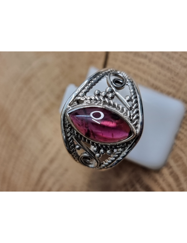 Echt zilveren ring met Granaat, maat 18 Echt zilveren ring met Granaat, maat 18