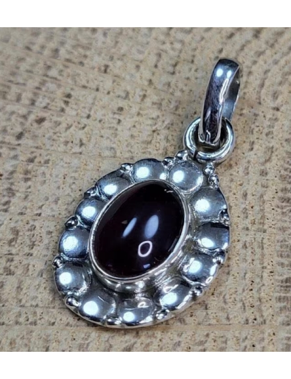 Echt zilveren hanger met Granaat.