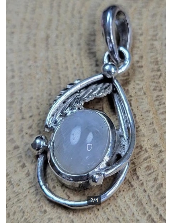 Echt zilveren hanger met Maansteen. 