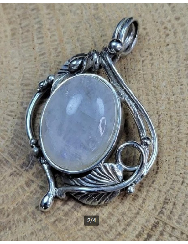 Echt zilveren hanger met Maansteen. 